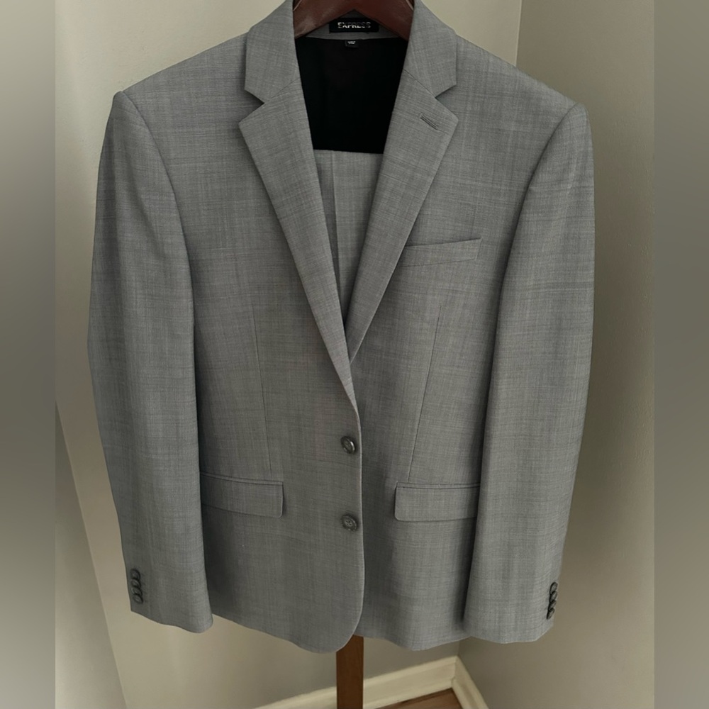 Men’s Express Slim Light Gray Suit